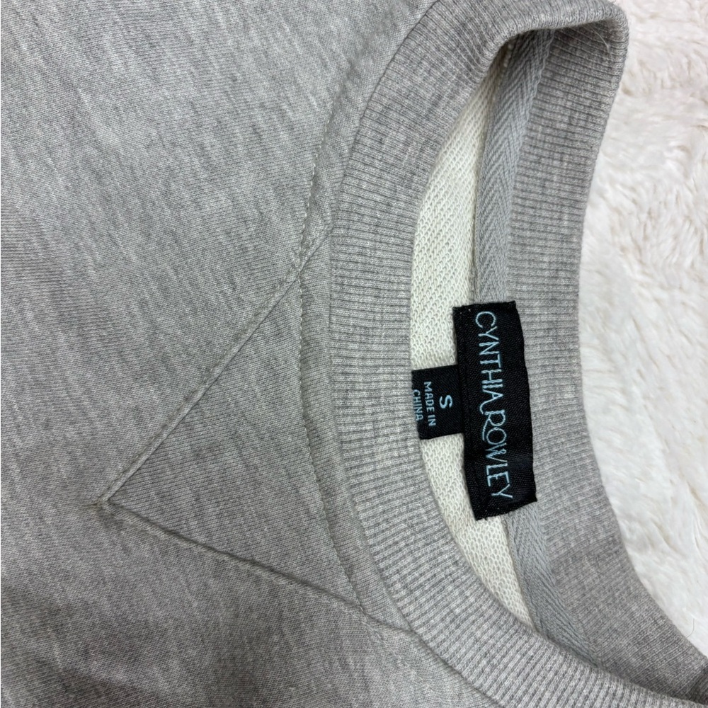 Gray crewneck with puffy sleeves; Soft Knit Fabric and Inner Lining